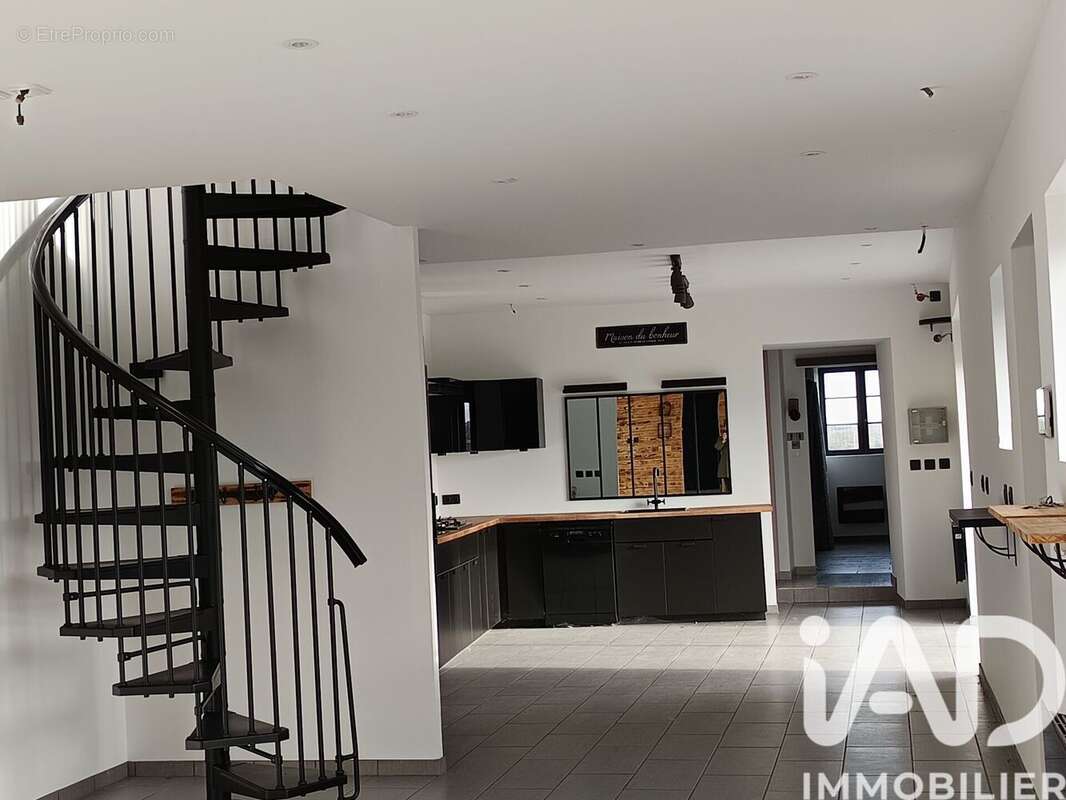 Maison 167 m² à Loudun  - photo 4
