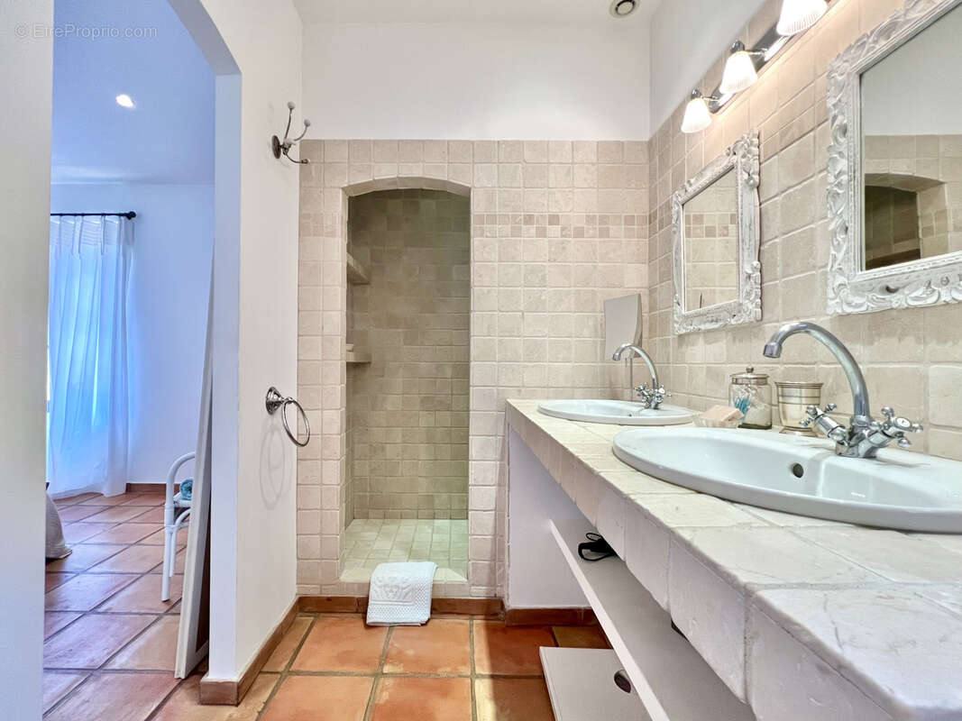 Maison à PLAN-DE-LA-TOUR