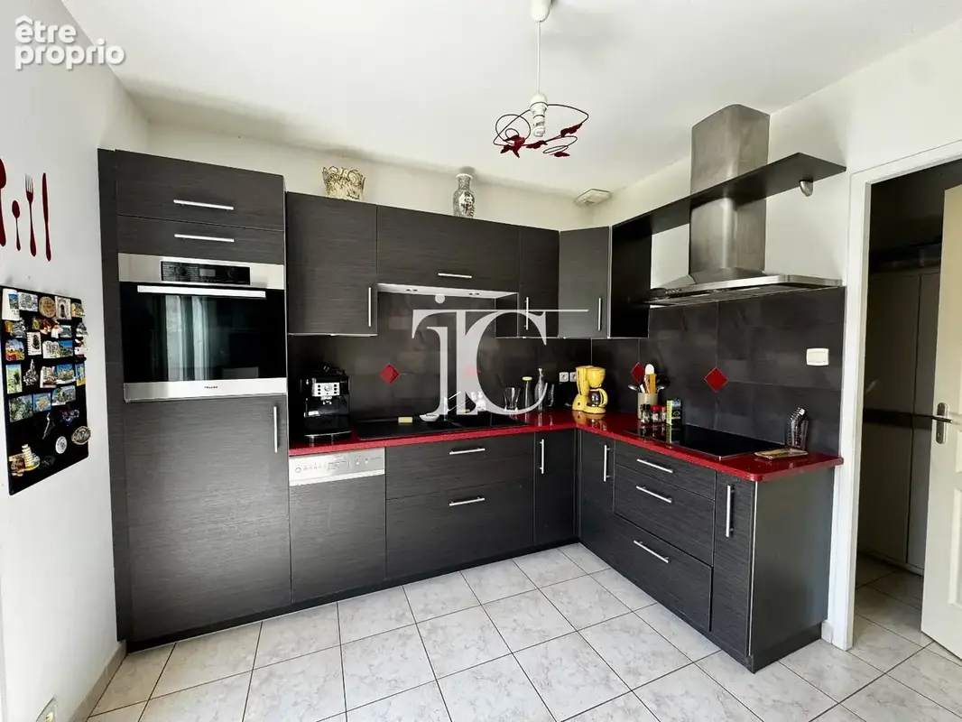 Villa 97m² sur 4203m² de terrain avec un chalet et dependances - photo 7