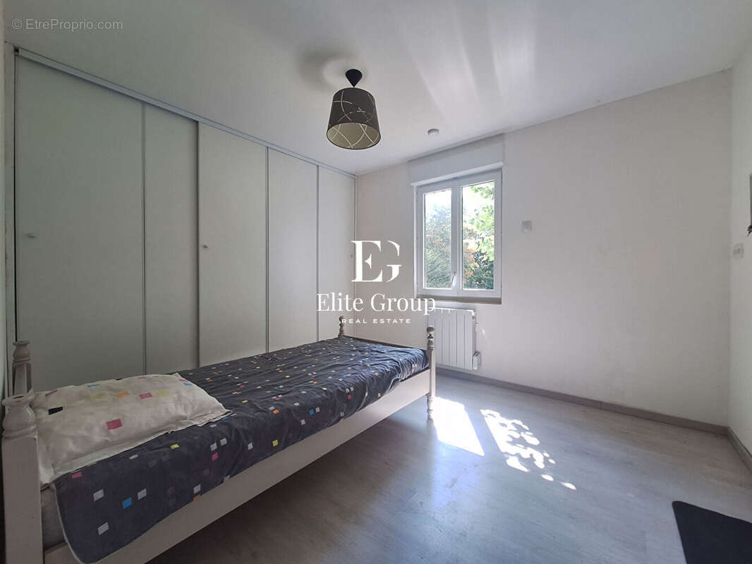 A vendre maison de 107 m² 5 pièces à Chazelles - photo 12