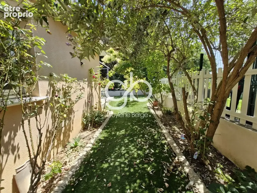 Villa 5 pièces de 105 m2 sur une parcelle arborée de 500m2 dans un environnement calme au fond d'une impasse. - photo 2