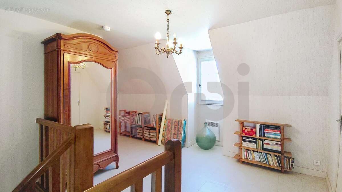 Maison à TERRASSON-LAVILLEDIEU