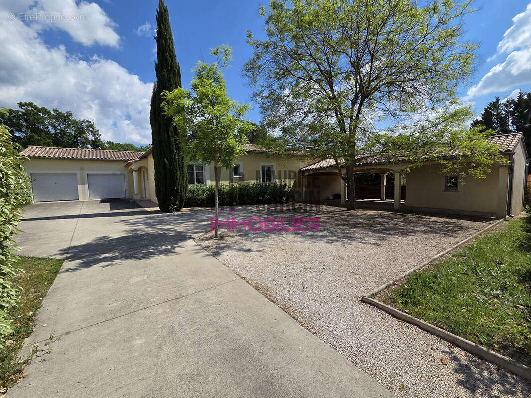 Maison à L'ISLE-SUR-LA-SORGUE