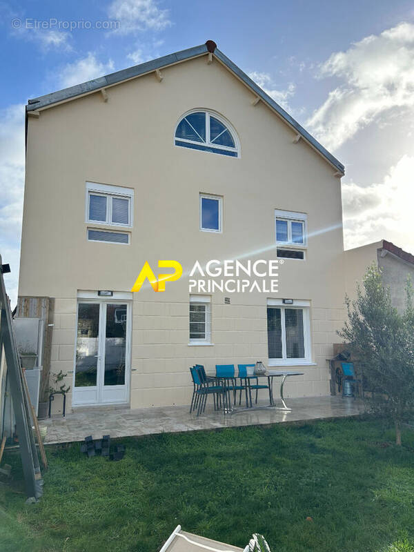 Maison à SARTROUVILLE