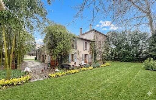 Appartement à LEZAN