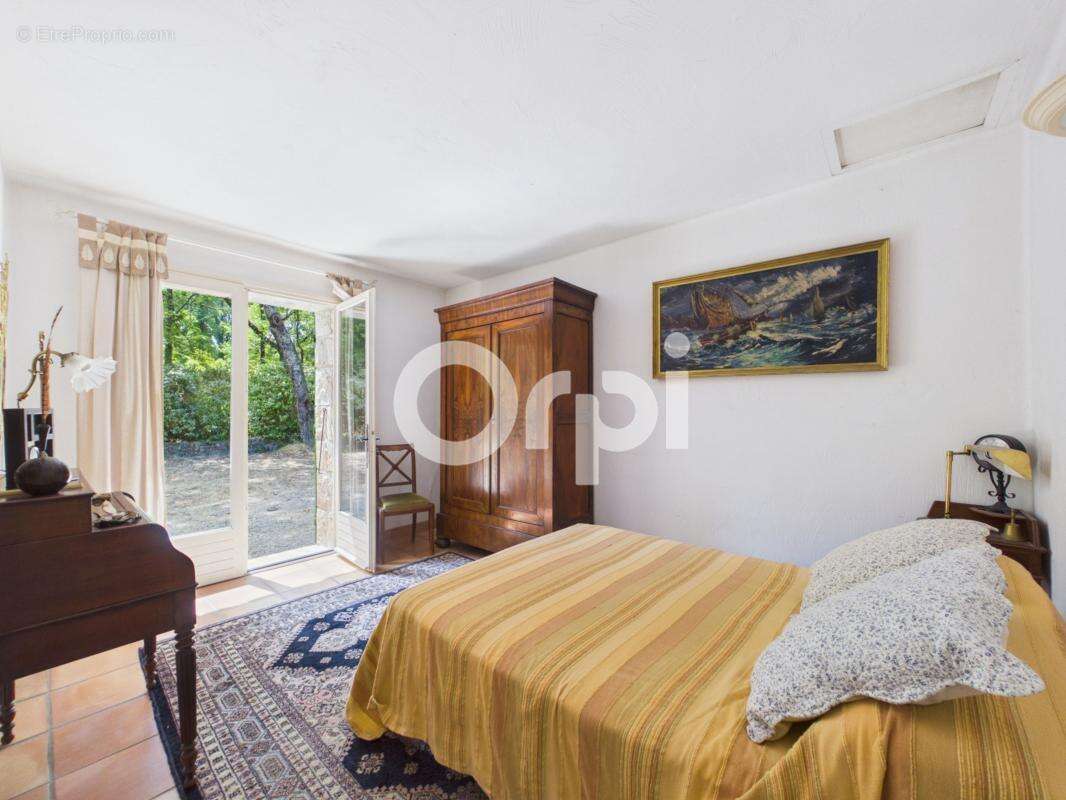 Propriete grand terrain plat + maison plain-pied - plusieurs dependances / annexes - a rafraichir - calme absolu / aucun vis-a-v - photo 9
