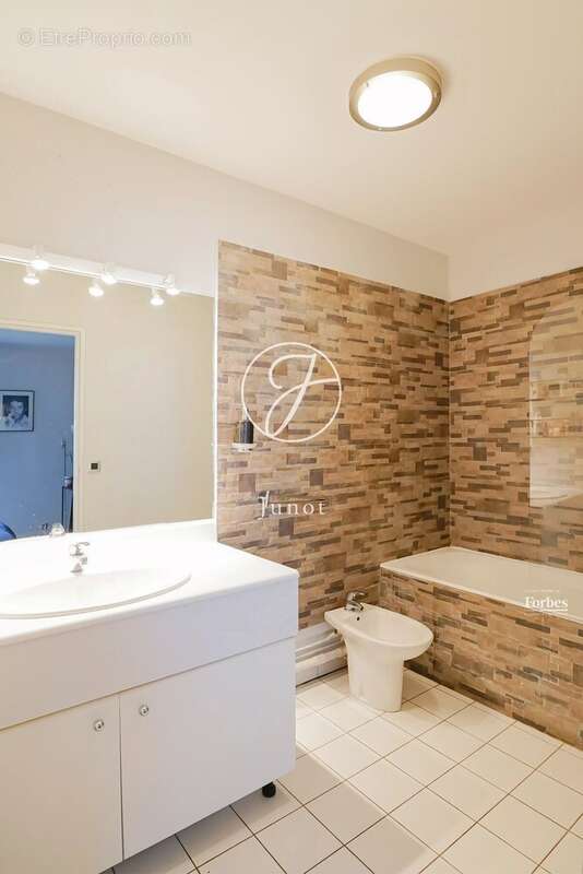 Appartement à PARIS-3E
