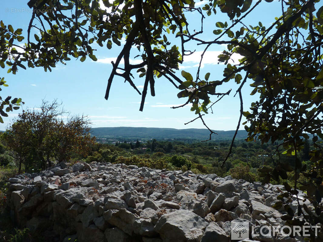 Terrain à POUSSAN