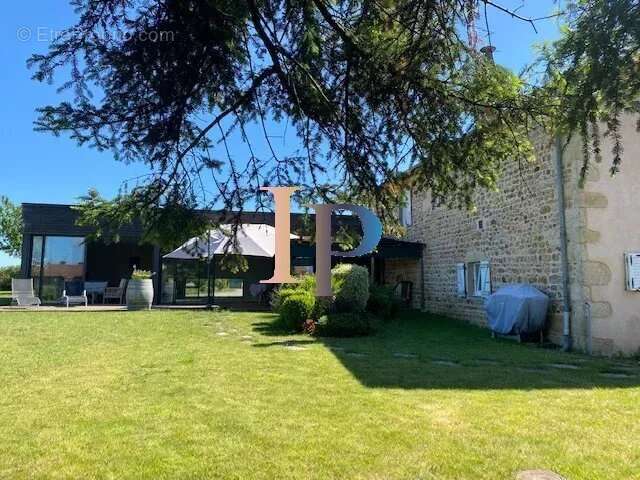 Maison à SAINT-CHRISTOPHE-EN-BRIONNAIS