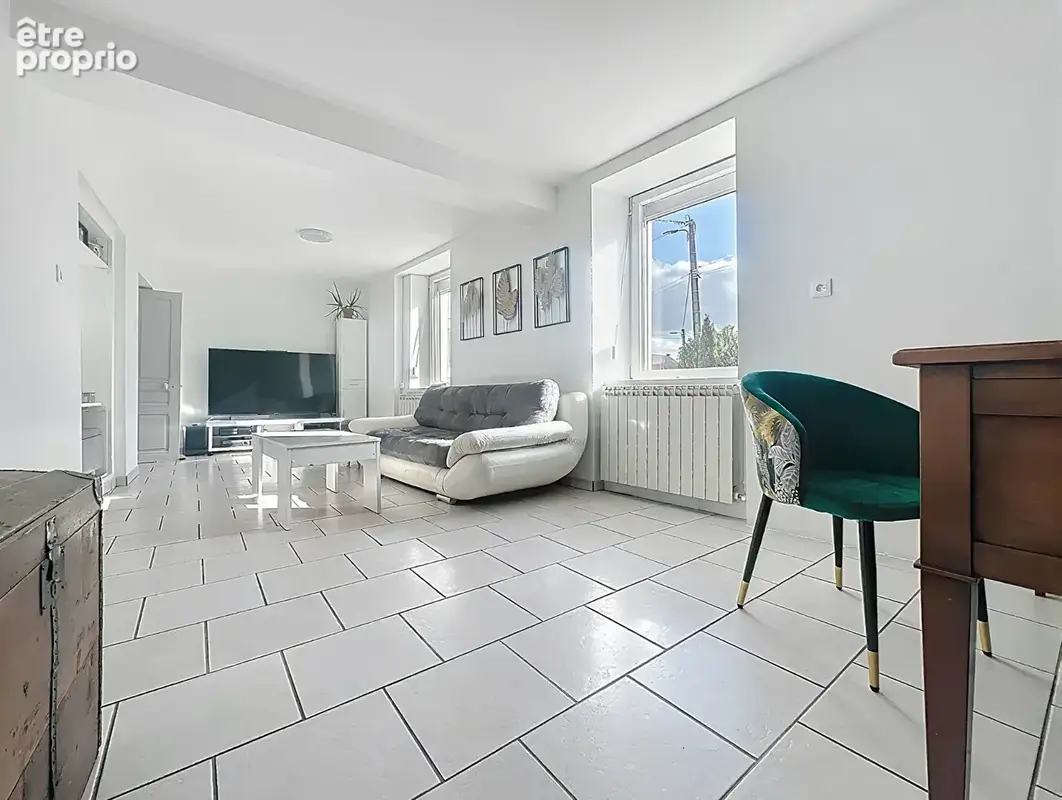 Maison type longère énovée avec dépendances. - photo 3