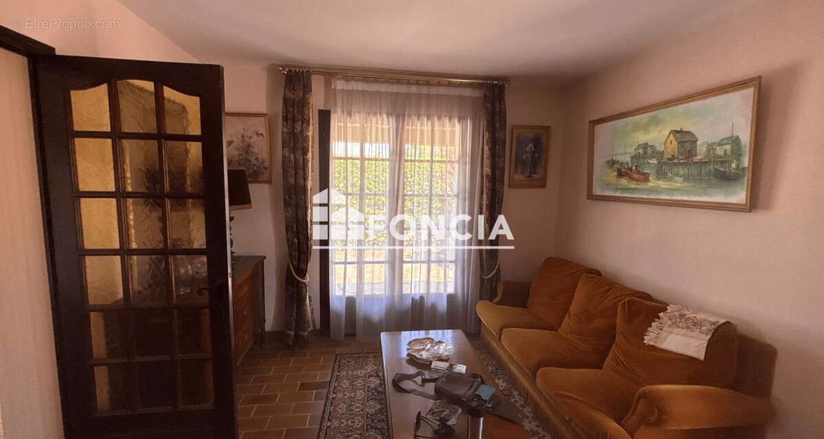 MAUGUIO – Maison F5 de 126 m² sur 546 m² de terrain – Garage 28 m² – Fort potentiel - photo 8