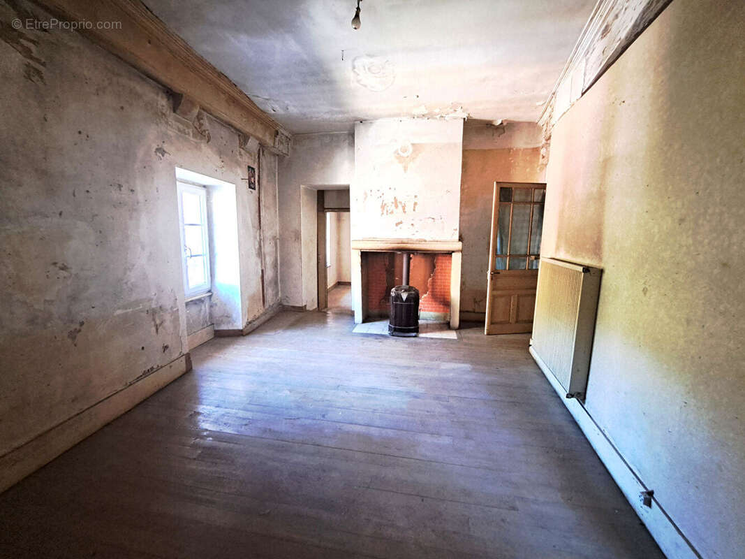 Maison à BAUME-LES-MESSIEURS