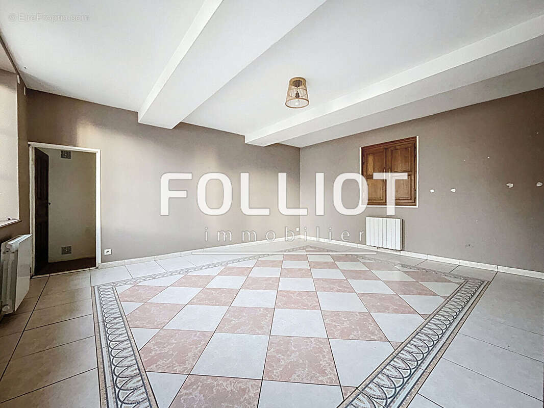 Maison à NOTRE-DAME-DE-CENILLY