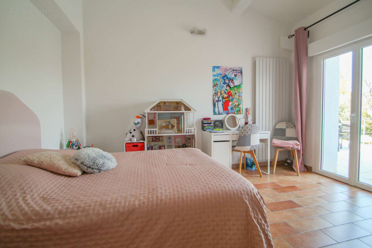 Maison à TOURRETTES