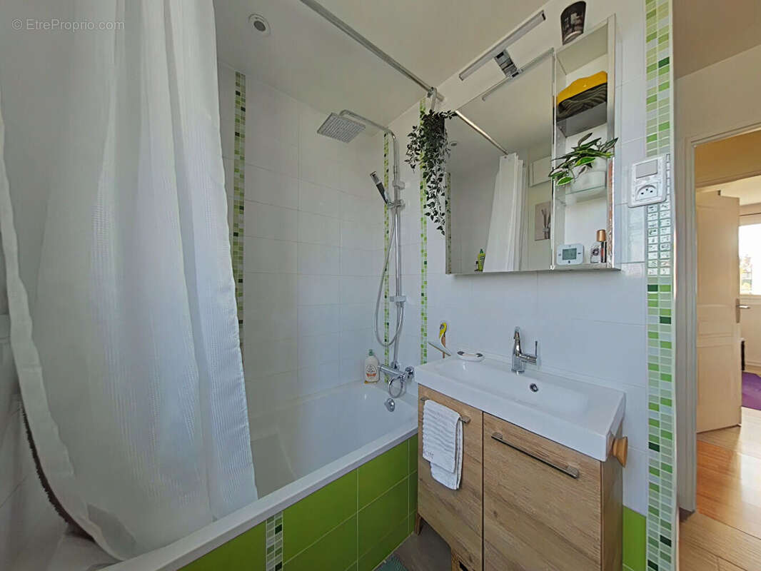 Appartement à LES CLAYES-SOUS-BOIS