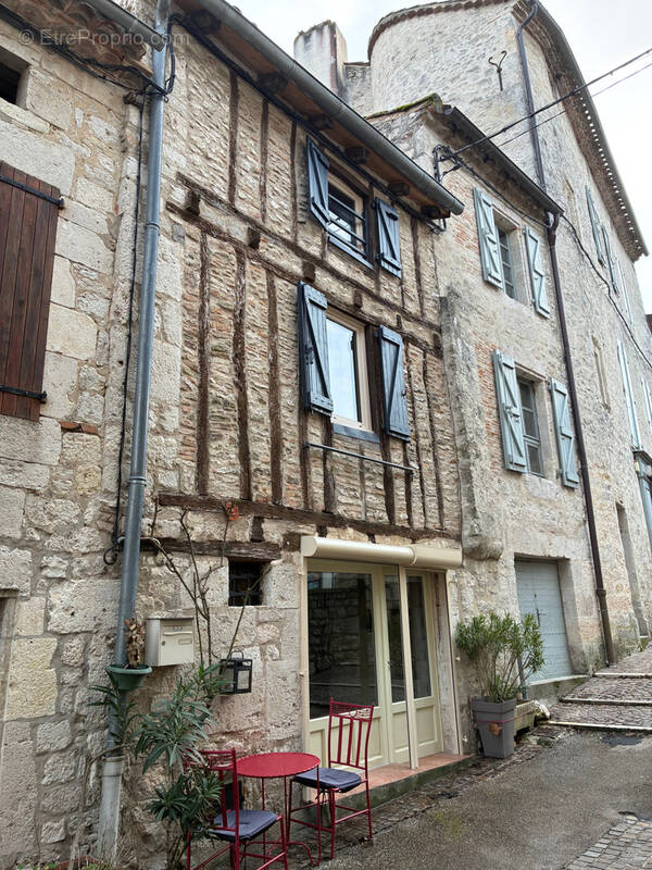 Maison à CASTELNAU-MONTRATIER