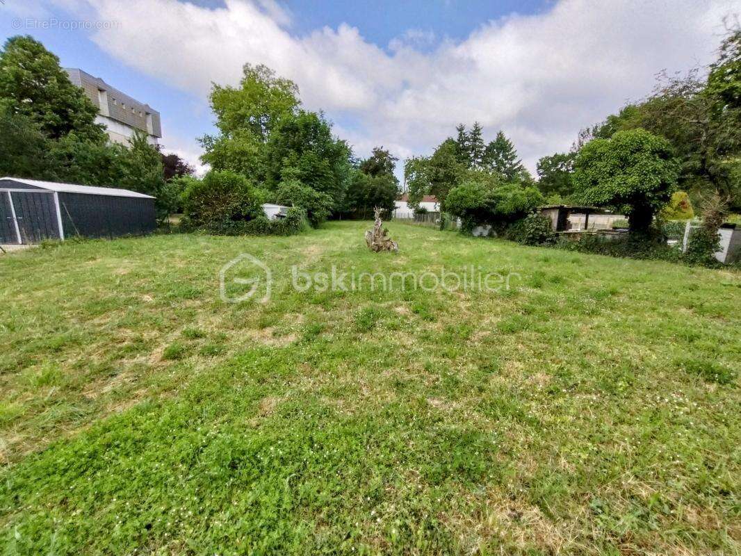 Terrain à bâtir de 804m² aux Ormes - photo 3