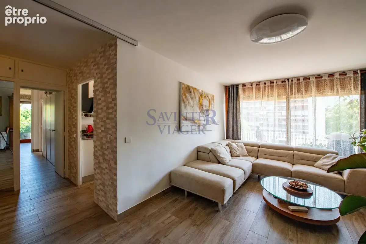 Lumineux T4, rénové, grands balcons, vue montagne. Libre de suite. - photo 3