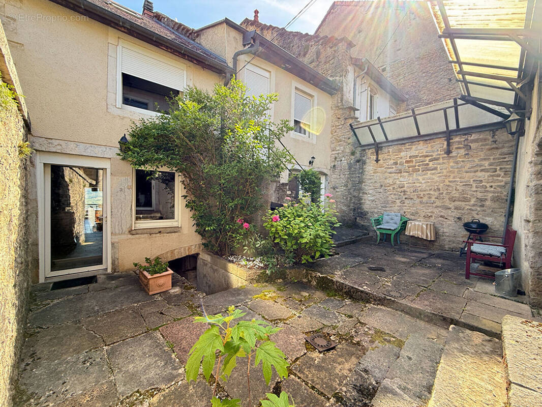 Maison à LONS-LE-SAUNIER