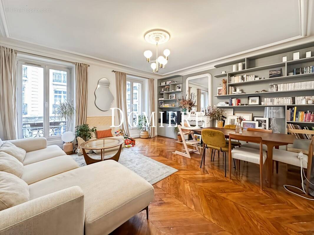 Appartement à PARIS-17E