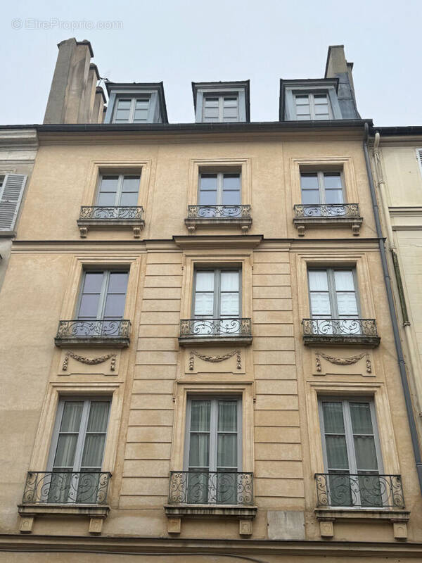 Commerce à VERSAILLES