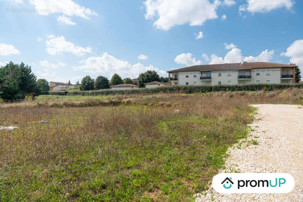 Terrain à MAUVEZIN