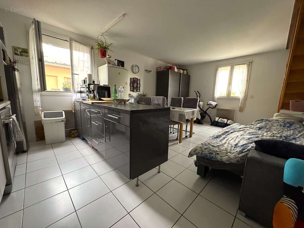 Pour investisseur : face à la Mairie, appartement vendu loué proche gare RER B - photo 5