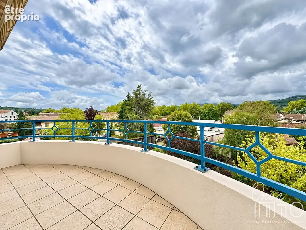 Neuville Centre - Lumineux T2 de 53m² avec balcon et garage - photo 2