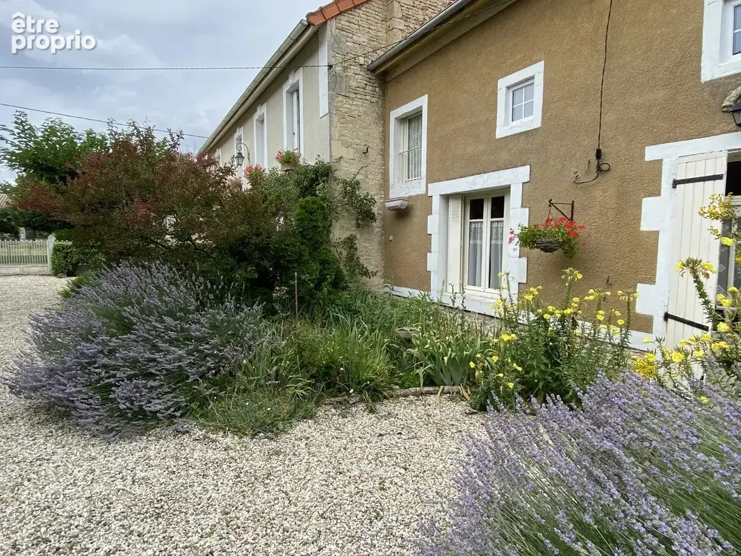 Belle maison de 3 chambres avec piscine creusée, 2 maisons d'amis et possibilité d'en créer une troisième. - photo 10