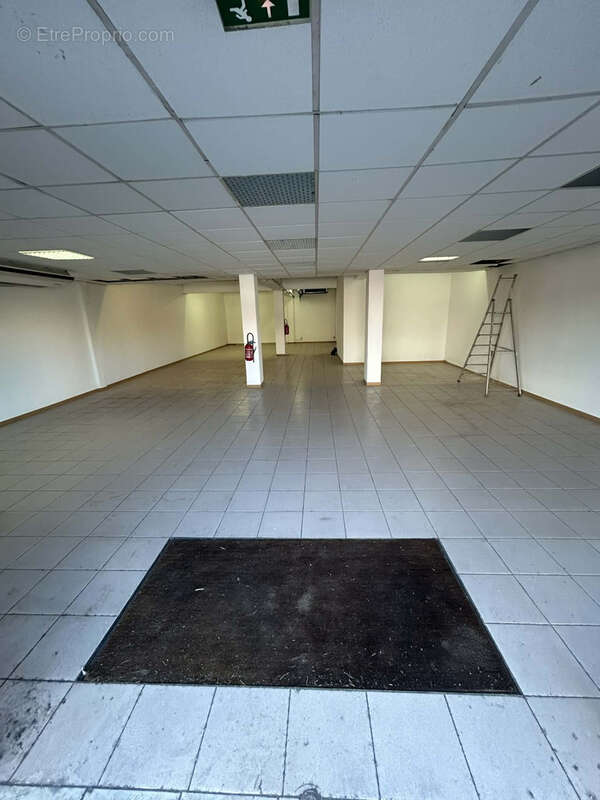 Local commercial de 319 M2 au Chaudron - photo 2