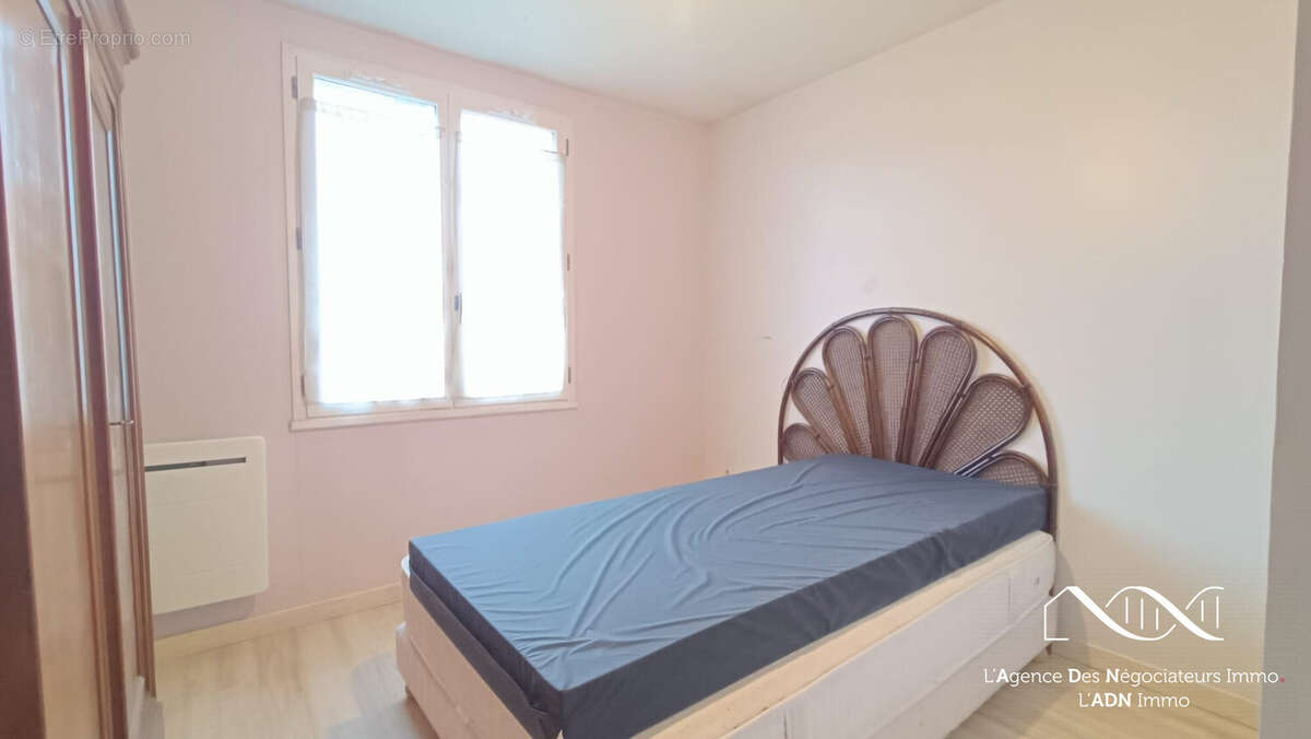 Maison à SAINT-DENIS-DE-L'HOTEL