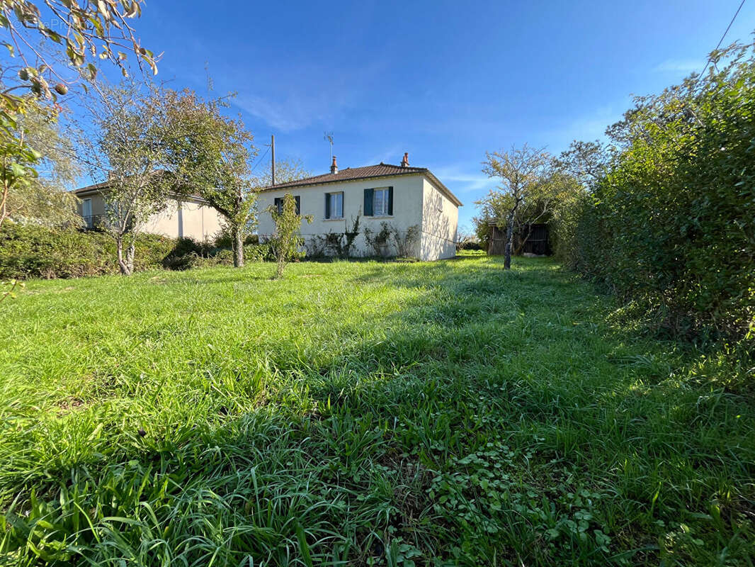 Maison à CERCY-LA-TOUR