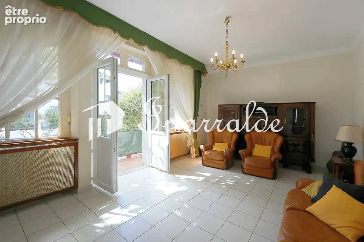 Exclusivité   hendaye centre-ville  117 m2  5 pièces  parking & très grande cave - photo 7