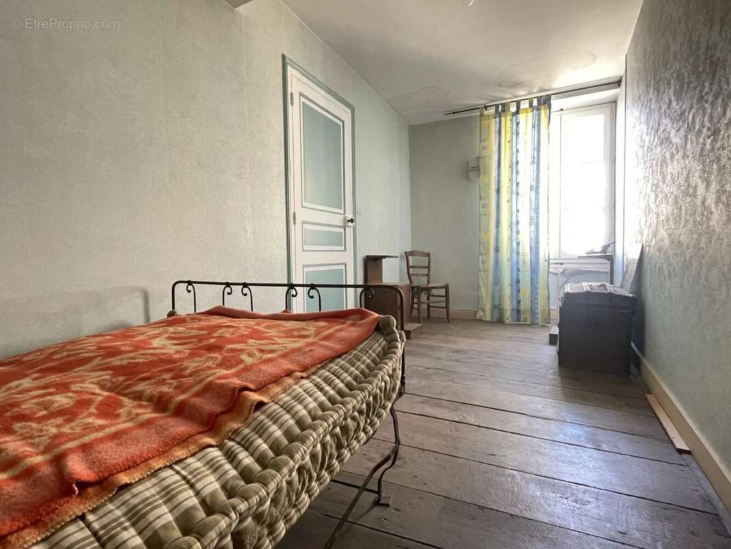 Maison 145 m² à Availles-Limouzine  - photo 6