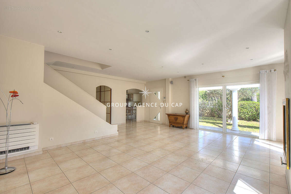 Villa néo-provençale 6 pièces à vendre à Saint Raphaël - Bas du Golf de Valescure - photo 8