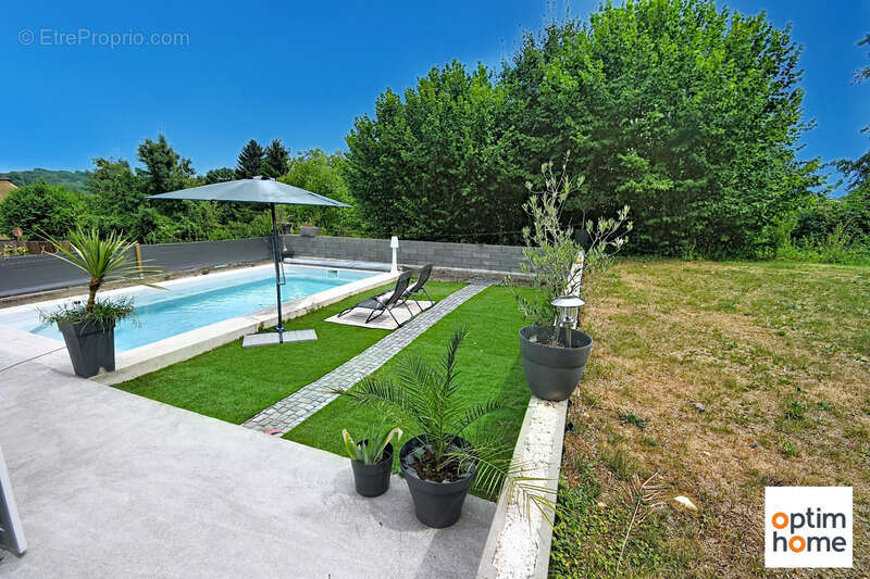 Une propriété de caractère de 325 m² sur plus de 35 ares, avec piscine et 11 garages ! - photo 11