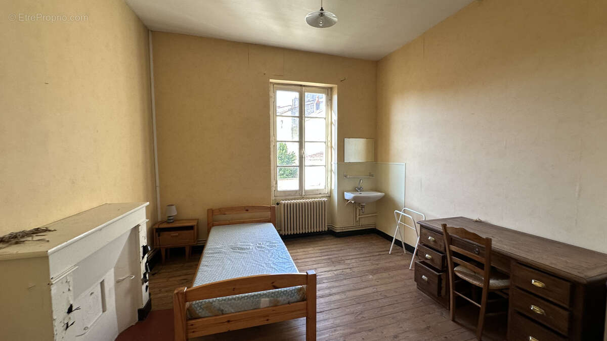 Maison à SAINT-JEAN-D'ANGELY