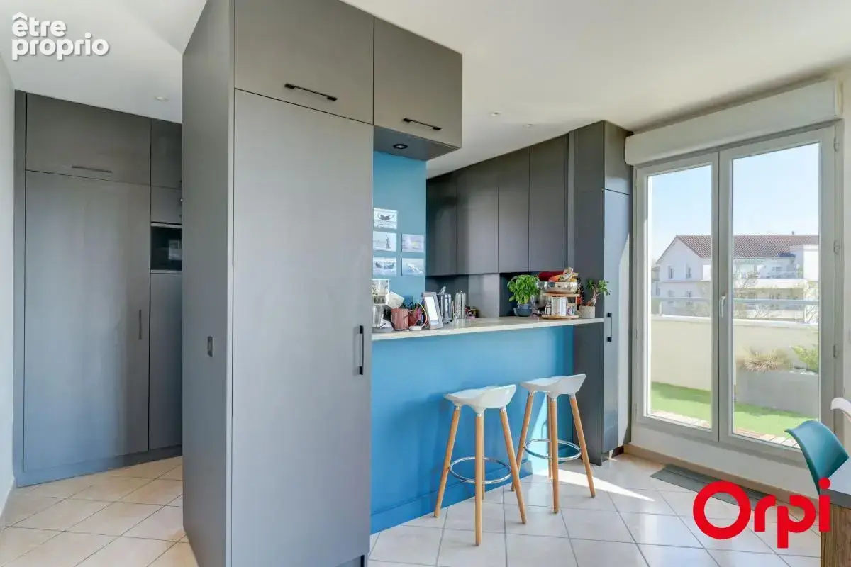 Appartement T4 de 90 m2 au dernier étage - terrasse de 34,10 m2 avec trois orientations - photo 7