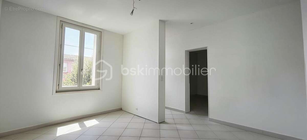 Maison t5 d’une superficie de 132 m2- terrain 323 m2- piscinable- 4 chambres- garage-faible taxe foncière - photo 8