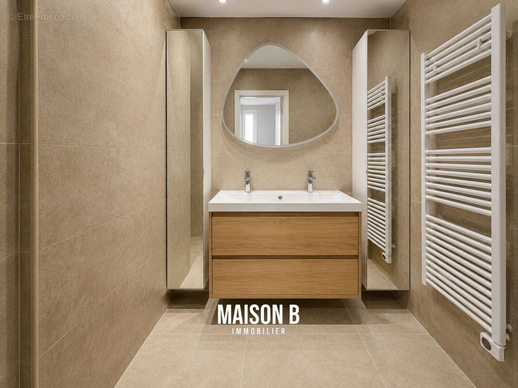 Appartement à MARSEILLE-1E
