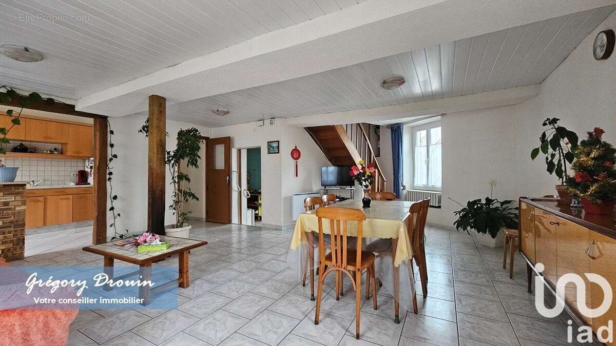 Maison 164 m² à Bromeilles  - photo 2