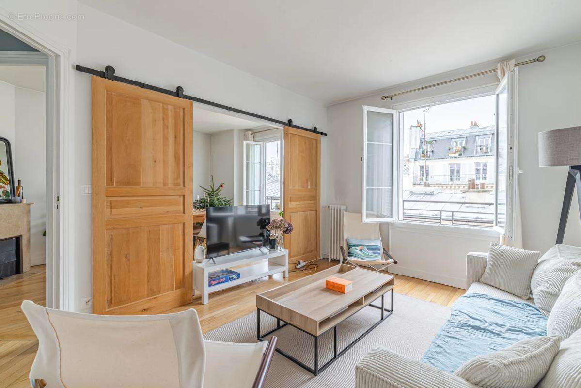 Appartement à PARIS-17E
