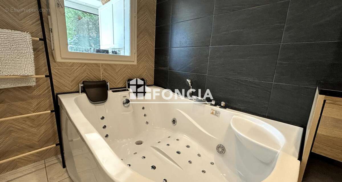 Appartement à BORMES-LES-MIMOSAS