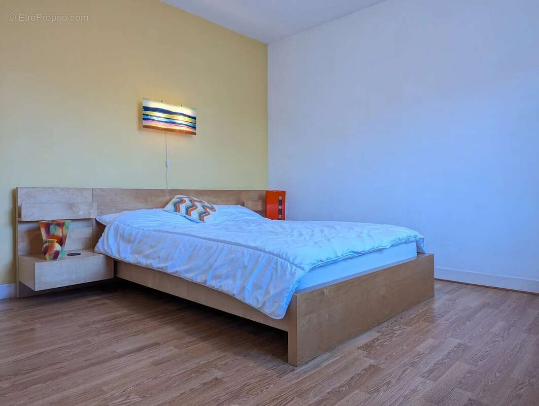 Maison à AZAT-LE-RIS