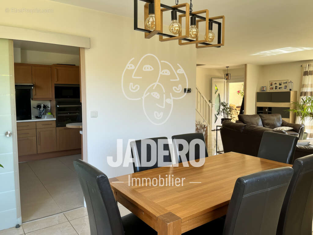 Rare à Franqueville-Saint-Pierre, Maison familiale 163 m², 5 chambres , Vie de plain-pied - photo 3