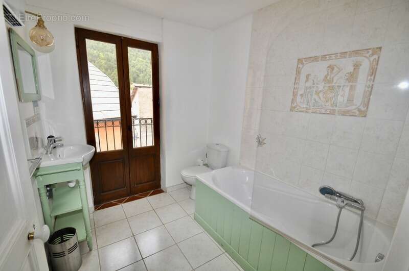 Dpt Alpes des Alpes Maritimes (06), GUILLAUMES à vendre Belle Maison de village 4 pièces, 70 m², Terrasses, Caves, Vue - photo 13