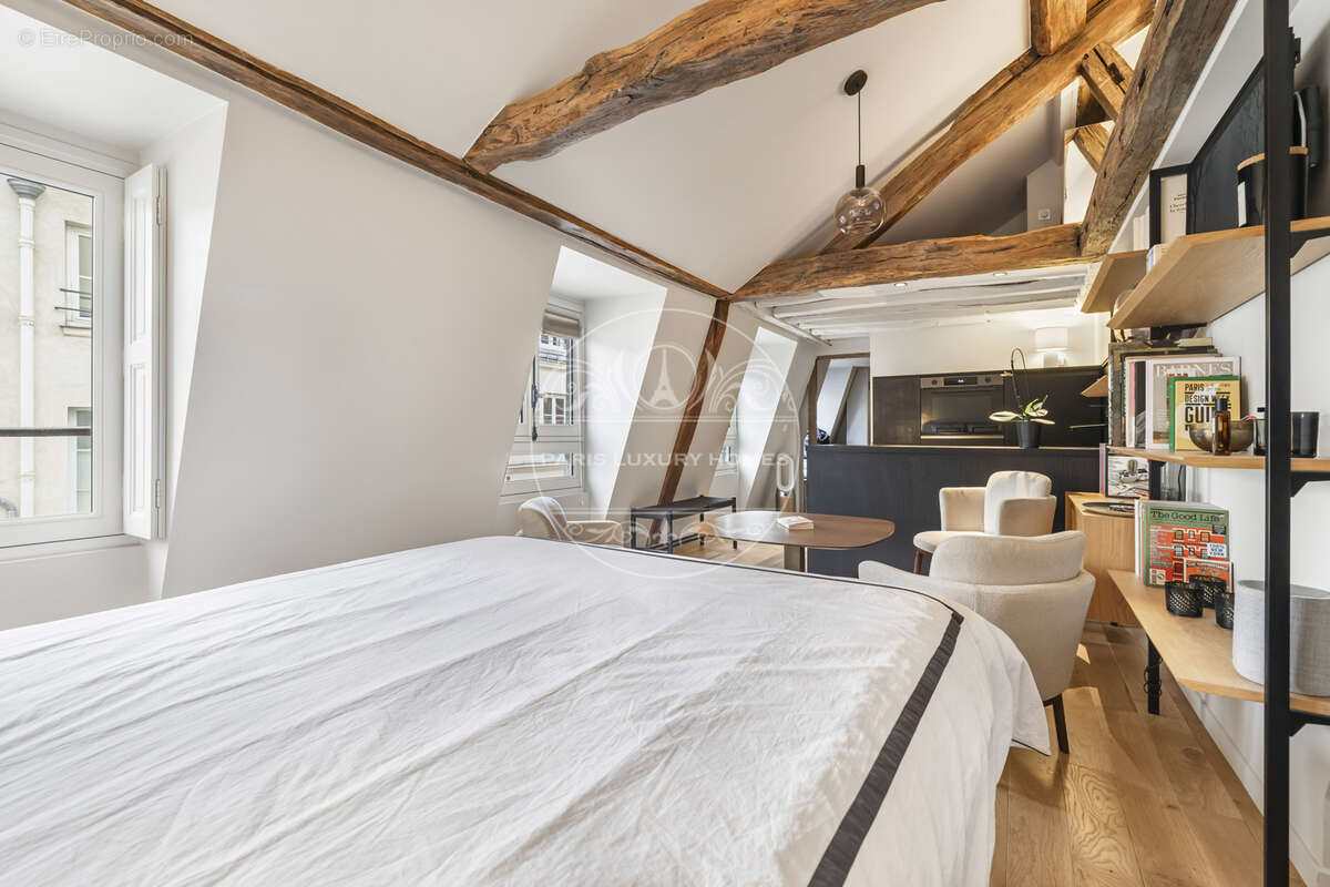 Appartement à PARIS-1E