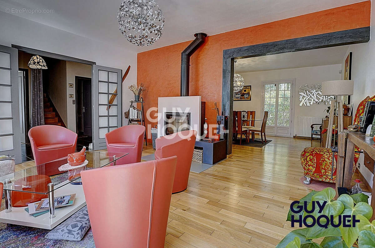 A vendre maison de 205 m² carrez et 290 m² utile  à Rive de GIER - photo 6