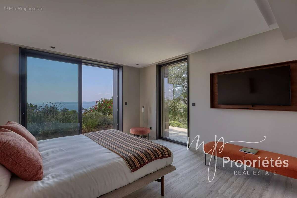 Rayol-Canadel-sur-Mer – Villa contemporaine d’exception vendue entièrement meublée –  six suites raffinées. Vue panoramique sur  - photo 52