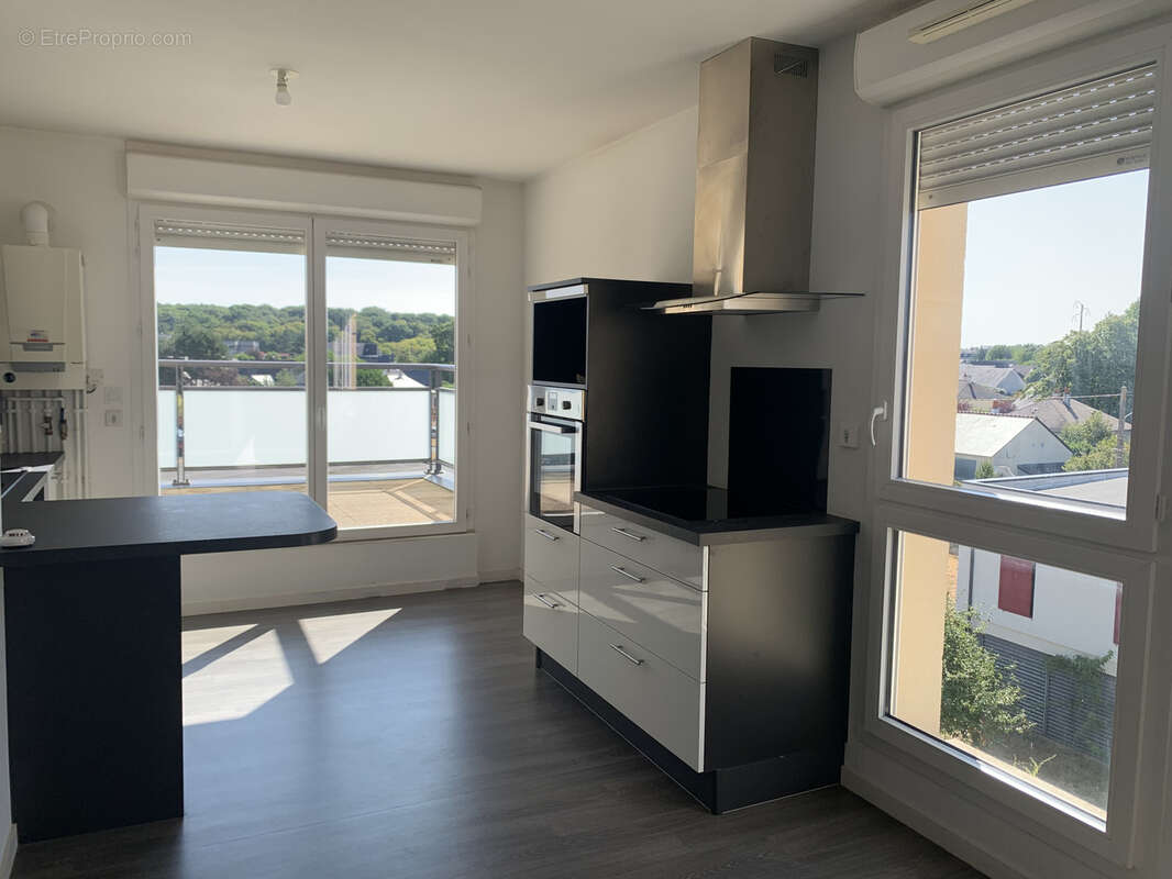 A Vendre appartement T4 de 86M2 - 3ème et dernier étage - CHAMBRAY LES TOURS - photo 2